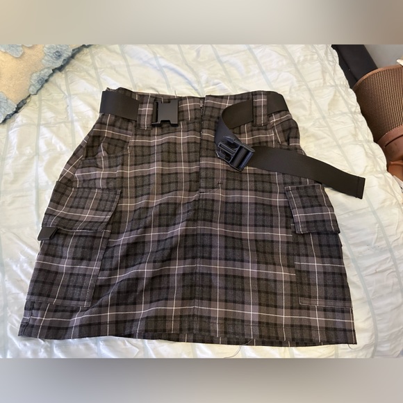Xs plaid mini skirt with chunky black belt from garage  cute ,classy/trashy! - Picture 8 of 9